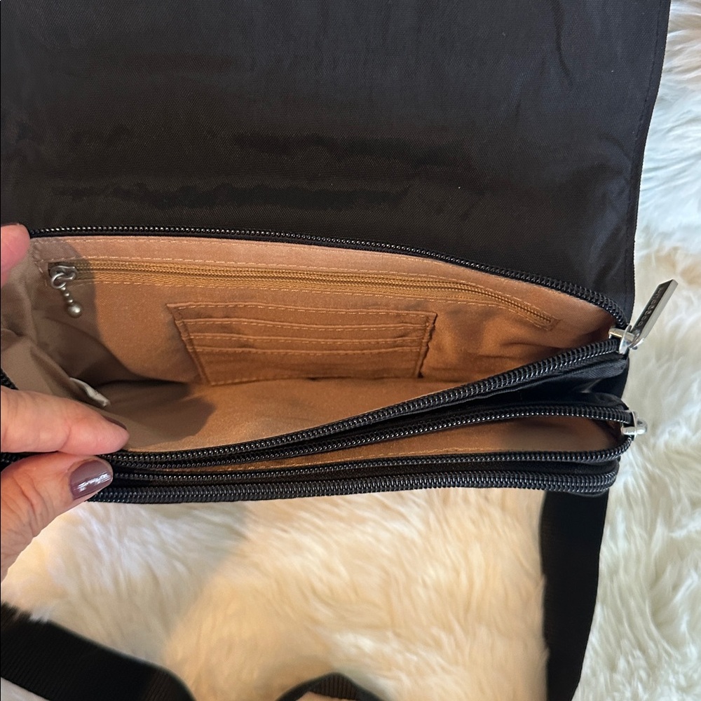 NWT Baggallini Black Bag Clever 3 Zip Crossbody - Picture 6 of 11
